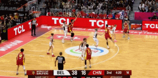 华体会官方-笑喷!比利时女篮球员冲撞张子宇,结果自己人仰马翻受伤离场