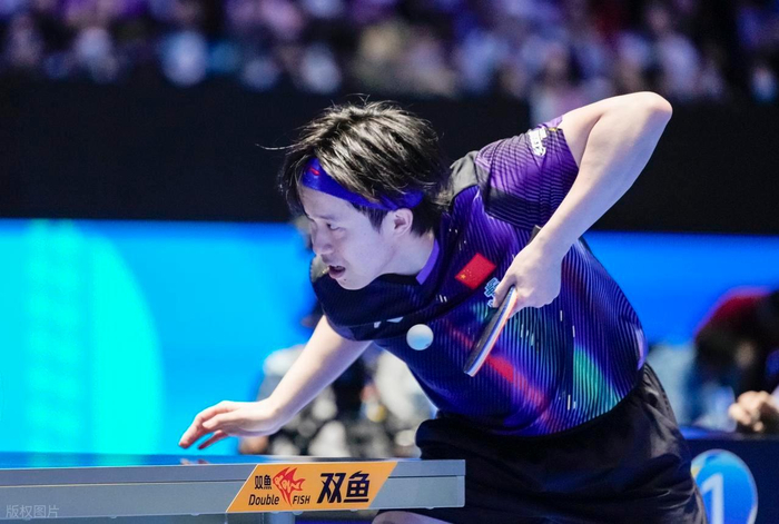 华体会官网-《全民学乒乓发球篇》第40集：正手半高抛短球与急长发球|击球|击球点|手腕|摩擦|力量_新浪体育_新浪新闻