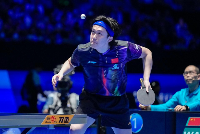华体会官网-《全民学乒乓发球篇》第40集：正手半高抛短球与急长发球|击球|击球点|手腕|摩擦|力量_新浪体育_新浪新闻
