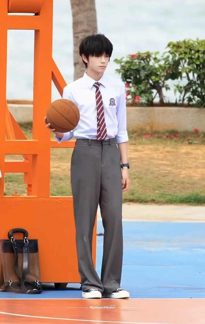 华体会官网-王橹杰付彬言病中坚持续写篮球与音乐梦想|王橹杰角色|少年时代剧情|我们的少年时代2|青春励志|少年热血_新浪体育_新浪新闻